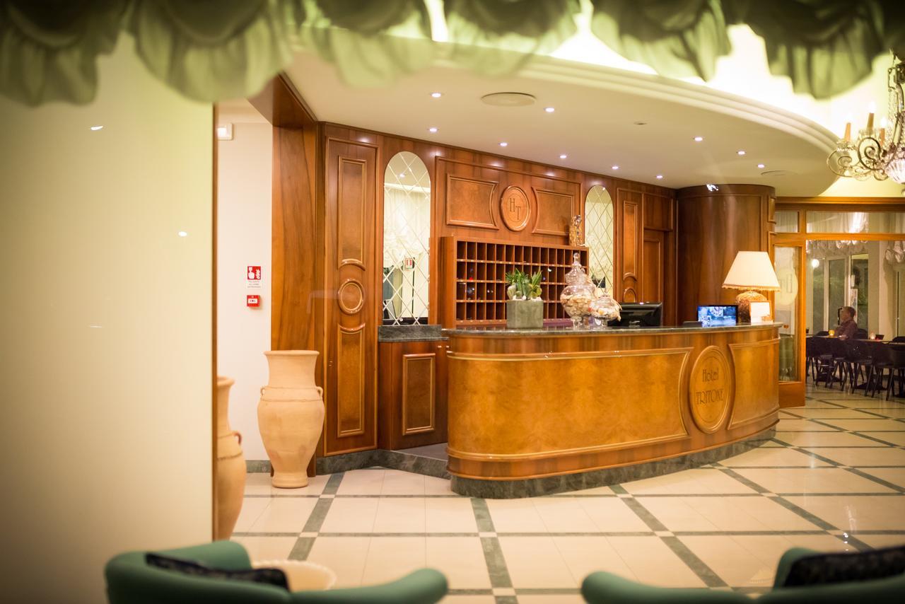 Hotel Tritone Caorle Exterior foto