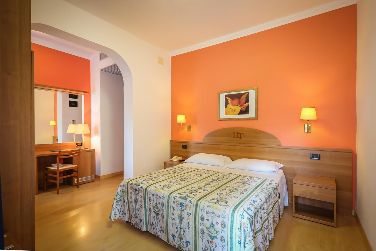 Hotel Tritone Caorle Exterior foto